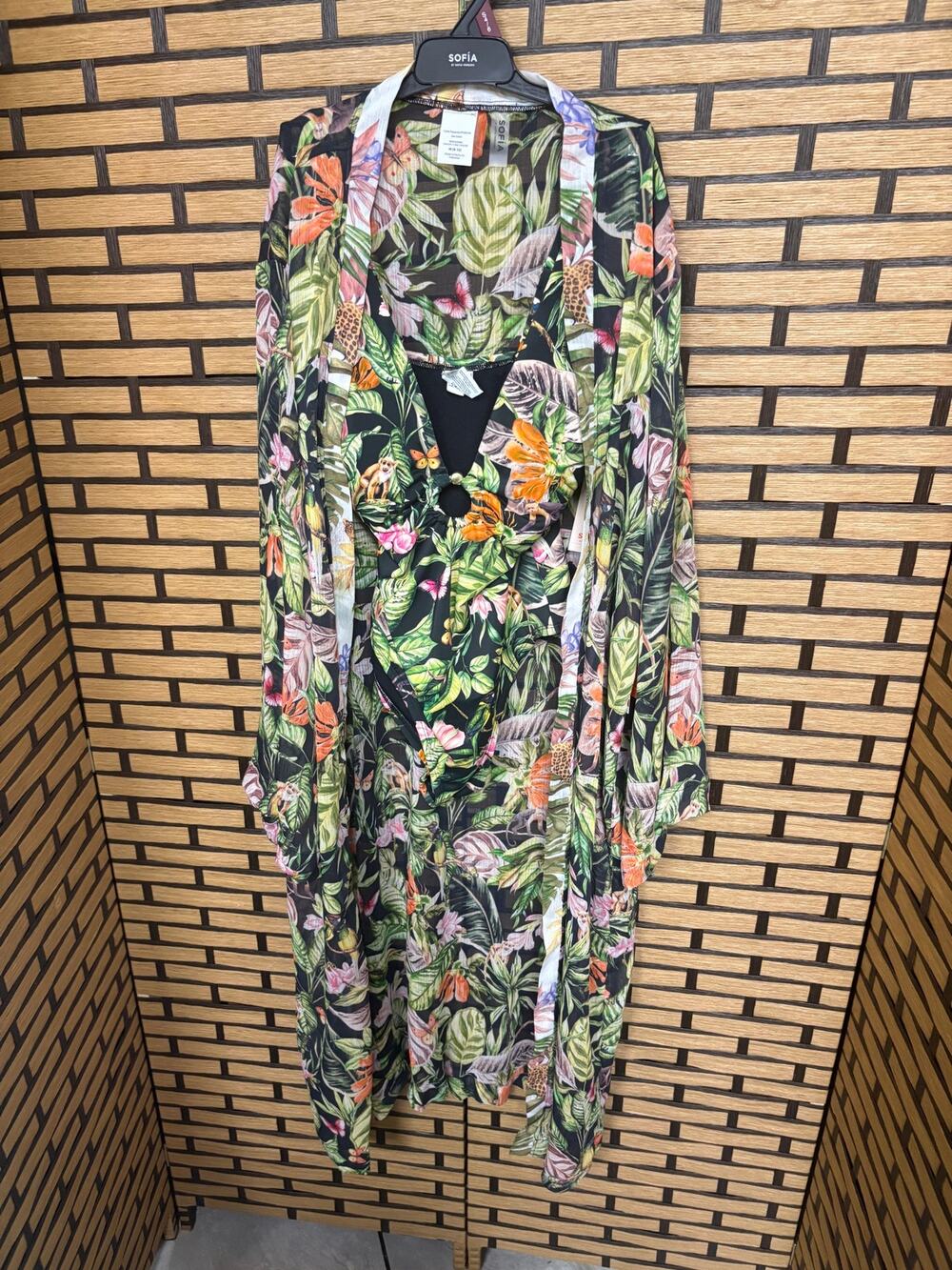 Sofia by Sofia Vergara Small Swim Suit And  Medium Cover Up/Kimono